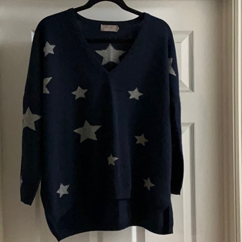 BRODIE CASHMERE NAVY SWEATER WITH SILVER AND GOLD FLECK STARS - Picture 2 of 5
